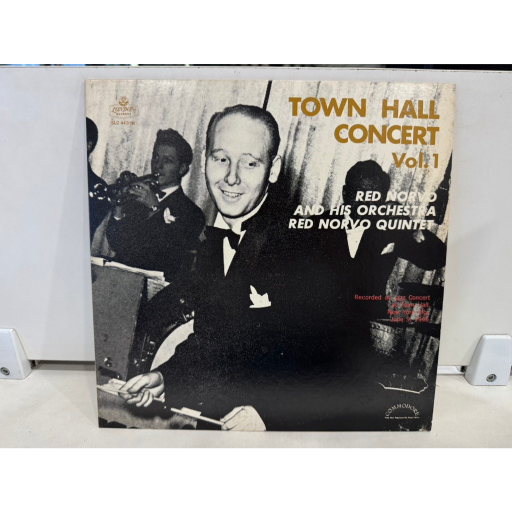 1LP Vinyl Records แผ่นเสียงไวนิล  TOWN HALL CONCERT Vol.1      (H1E21)