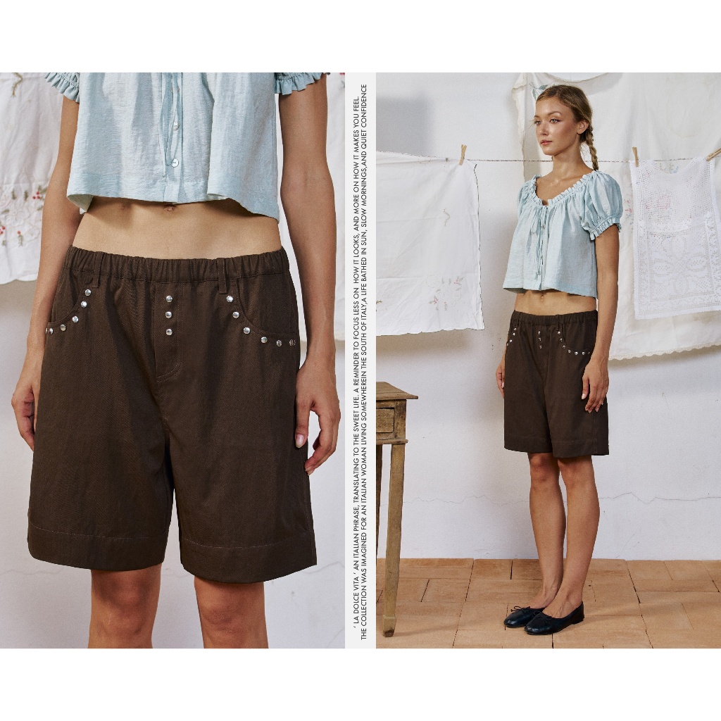 Reverie Carla bermuda short - กางเกงขาสั้นทรง bermuda ตกแต่งหมุดโลหะ (มี 2 สี)