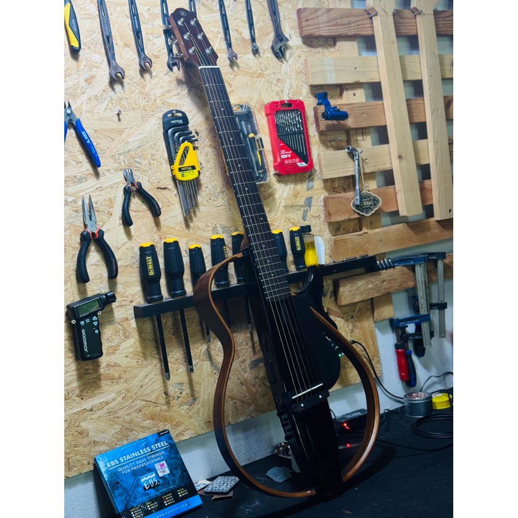 กีตาร์โปร่งไฟฟ้า Yamaha Silent Guitar SLG200S