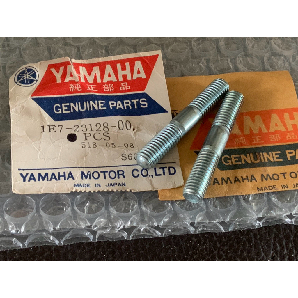Yamaha RX100 RX125 RXS RXK DT100 DT125 น็อตปะกับ แกนล้อ ดุมล้อ โช้คหน้า แท้ใหม่ 1E7-23128-00 ทั้งหมด2ตัว ไม่ได้ถุงพาส