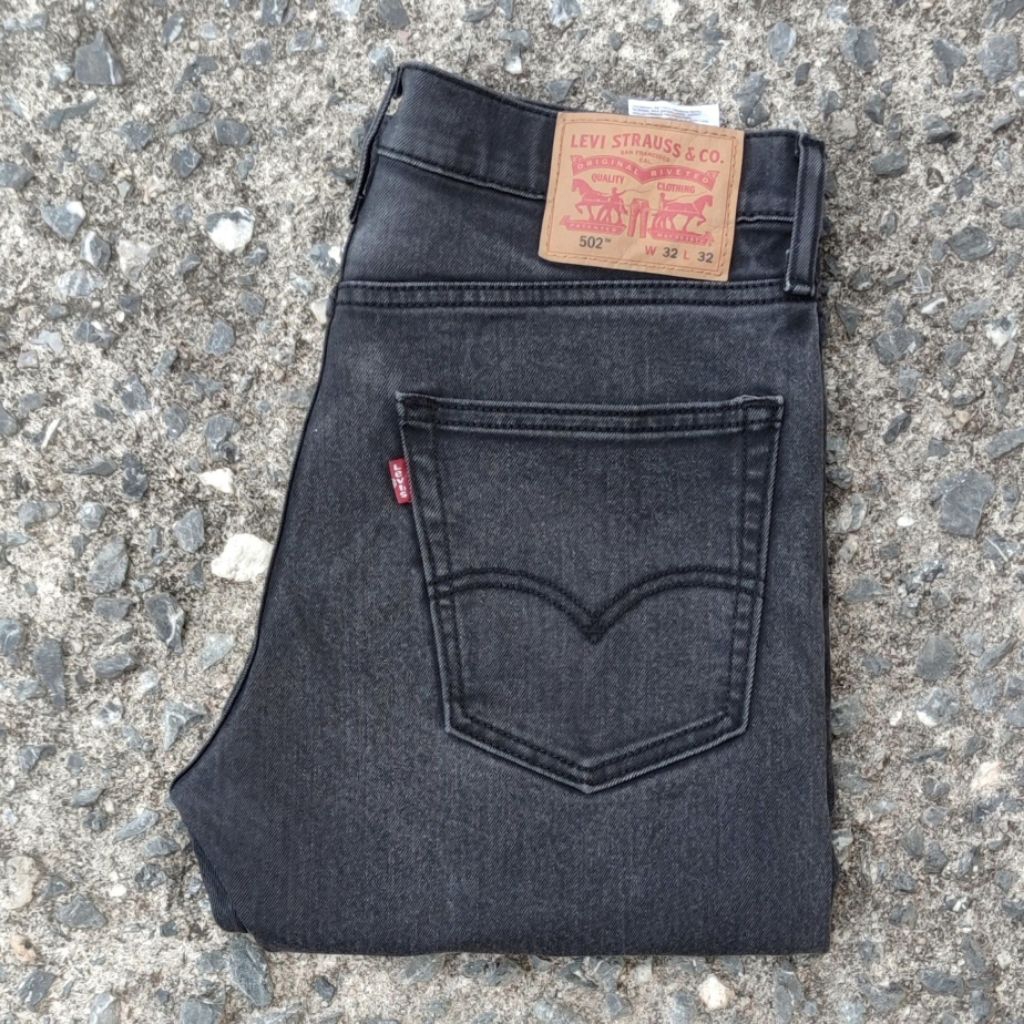 J95/32 กางเกงยีนส์มือสอง 502 เอววัดจริง 32.5" ยาวทั้งตัว 40" ปลายขา 6.6" ผลิต Pakistan ผ้ายืด 1%