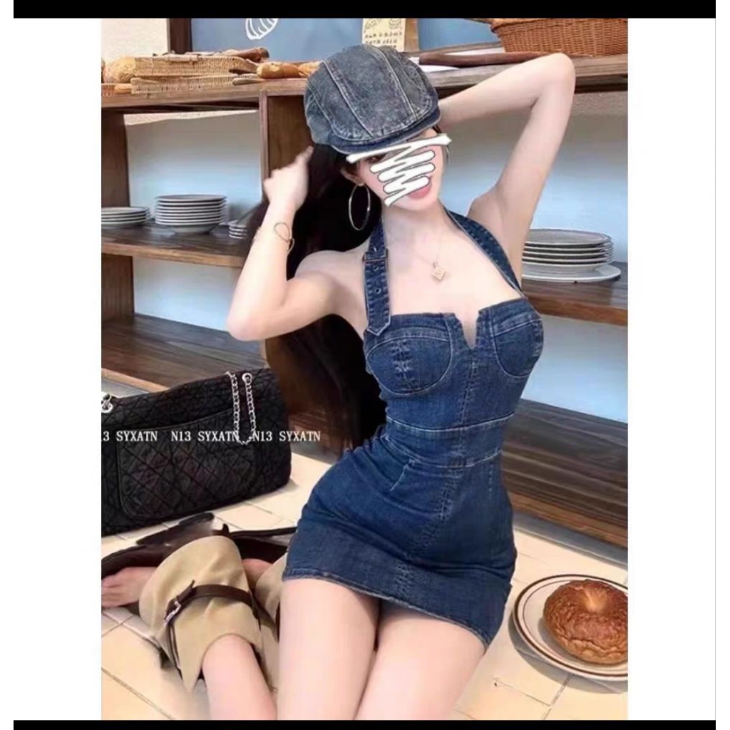 เดรสสั้นยีนส์ เกาะอกคล้องคอทรงเข้ารูป สไตล์สาวหวานปนเซ็กซี่สุดแซ่บ ราคา ถูกที่สุด ดีลบีเคเค รูปภาพหลัก