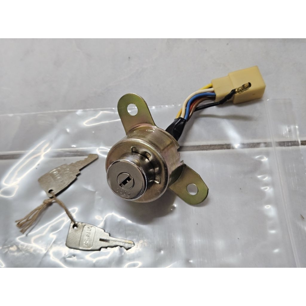 สวิทช์กุญแจ แท้ใหม่ญี่ปุ่น Yamaha Mate U5 U5E U7 U7E