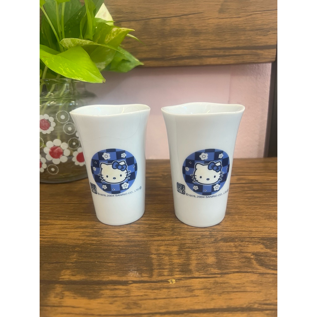 แก้วน้ำ Hello Kitty แพคคู่ 2 ใบ รุ่นปี 1976-2004 ขนาด 2.5x4” (KT0602-1)