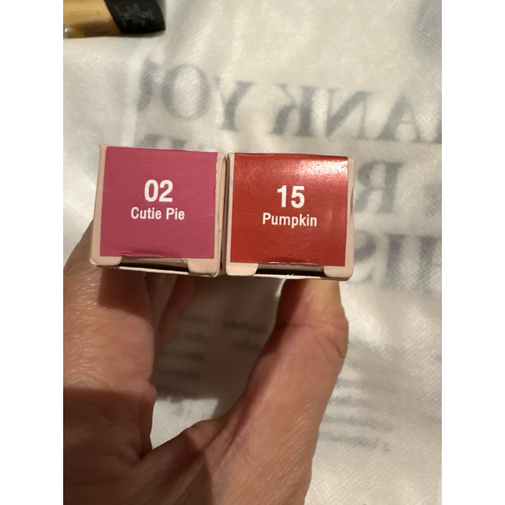 ลิปสติกQueez cosmetic มี 2 สีตามภาพราคา290บาท