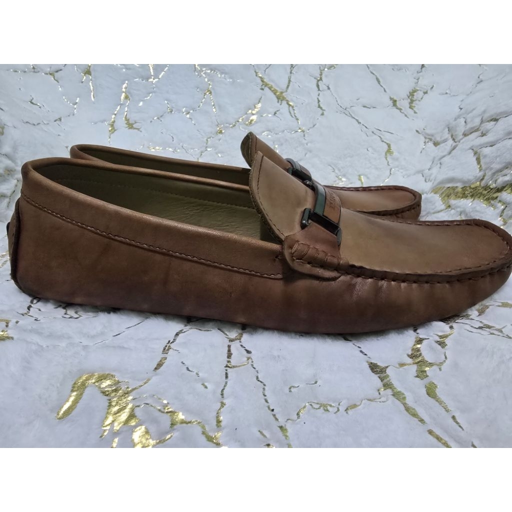รองเท้าโลฟเฟอร์หนังสีแทนแบบสวมพร้อมหัวเข็มขัดโลหะ Dapper..Size44