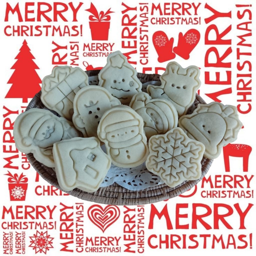 คุกกี้ไส้สับปะรดลายคริสต์มาสชิ้นละ 8 บาทเมื่อสั่ง 10 ชิ้นไป