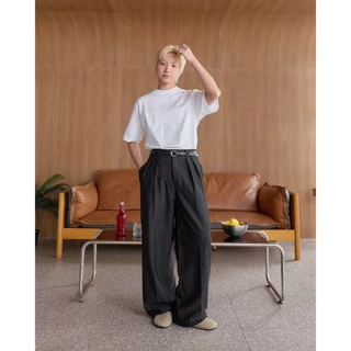 NORMAL.DAY BAGGY TROUSERS V.2 (ลายริ้ว)กางเกงทรงกระบอกใหญ่ ผู้ชาย ผ้าหนานุ่ม ยับยากรีดง่าย อยู่ทรงมีน้ำหนัก สำหรับคนสูง