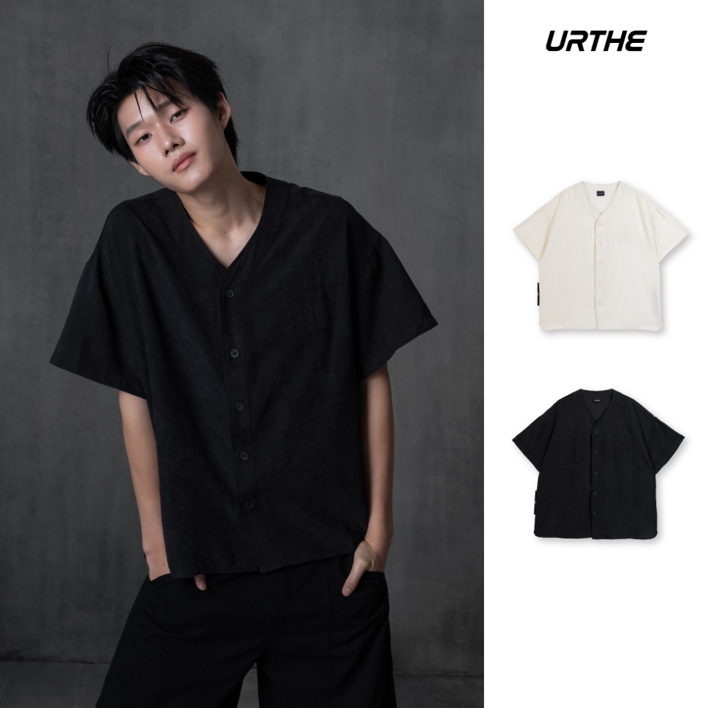 URTHE - เสื้อเชิ้ต คอวี สไตล์เบสบอล รุ่น INDULGENCE BASEBALL SHIRT