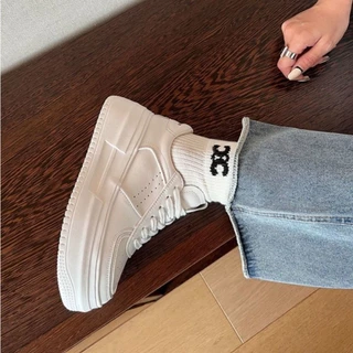 【พร้อมส่ง】รองเท้าผ้าใบสตรีทันสมัย รองเท้าลำลองของนักเรียน พื้นหนา เบาสบาย กันลื่น สไตล์เกาหลี