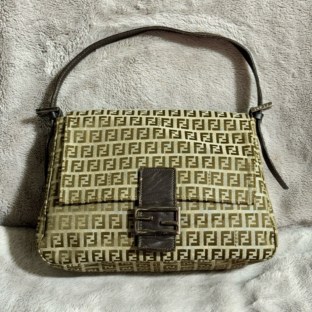 ‼️ ลดจาก 2590 ‼️FF Baguette Vintage Bag 🤎 มือ2