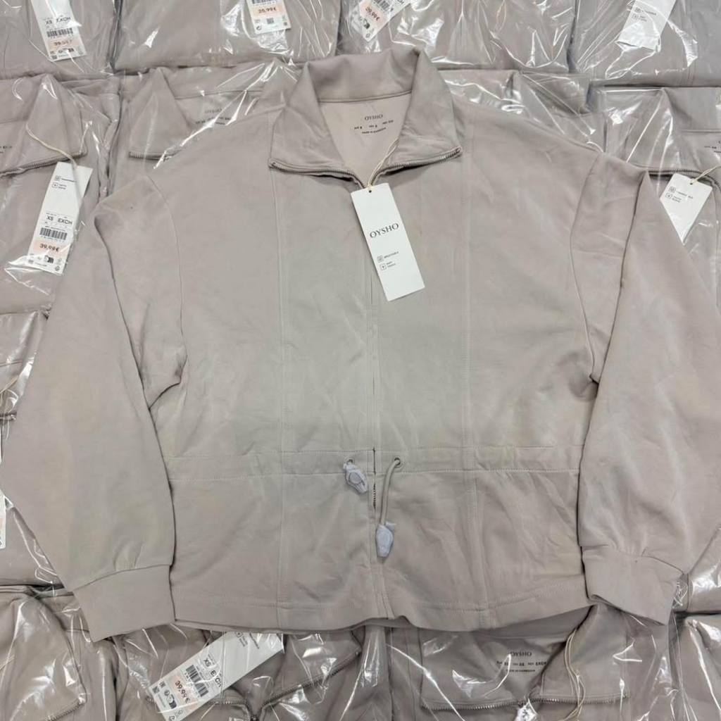เสื้อแขนยาวซิปหน้า คอปกเนื้อผ้าดีมาก ทรงสวย คอลเลคชั่นนี้งานแพงค่ะ  แบรนด์นี้คอนเฟิร์มเนื้อผ้าคือที่สุด