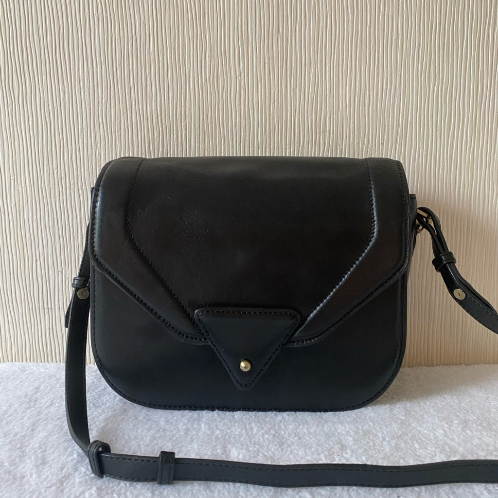 กระเป๋าสะพาย Finn Esker สีดำ