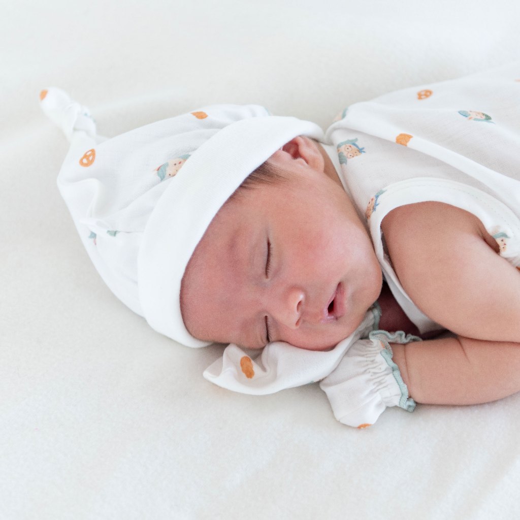 Granny Ben Chuchu's Little Oven Mittens and Socks with Newborn Hat เซทถุงมือ-ถุงเท้า พร้อมหมวกแรกเกิด