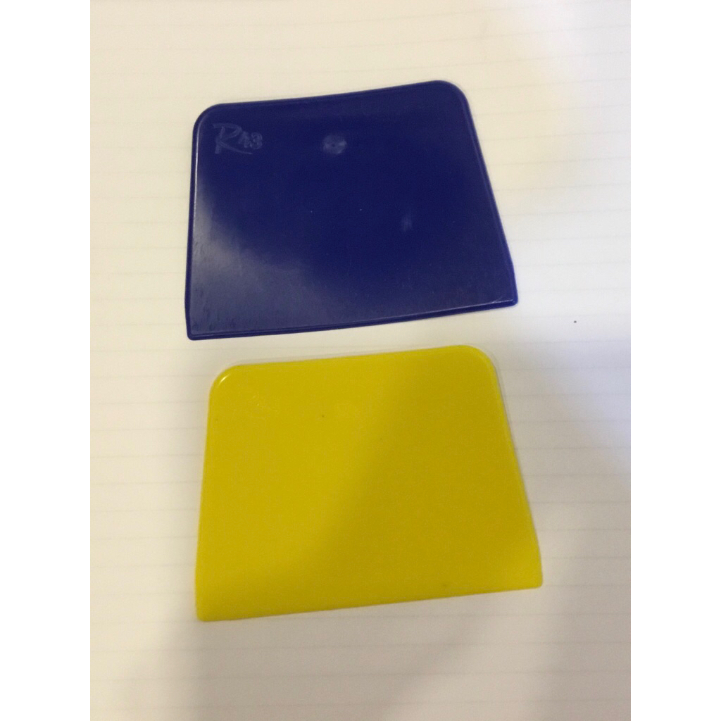 เกรียง โป๊วพลาสติก 4 นิ้ว เกียงปาดยาแนว มีดโป๊วพลาสติก มี 2 สี