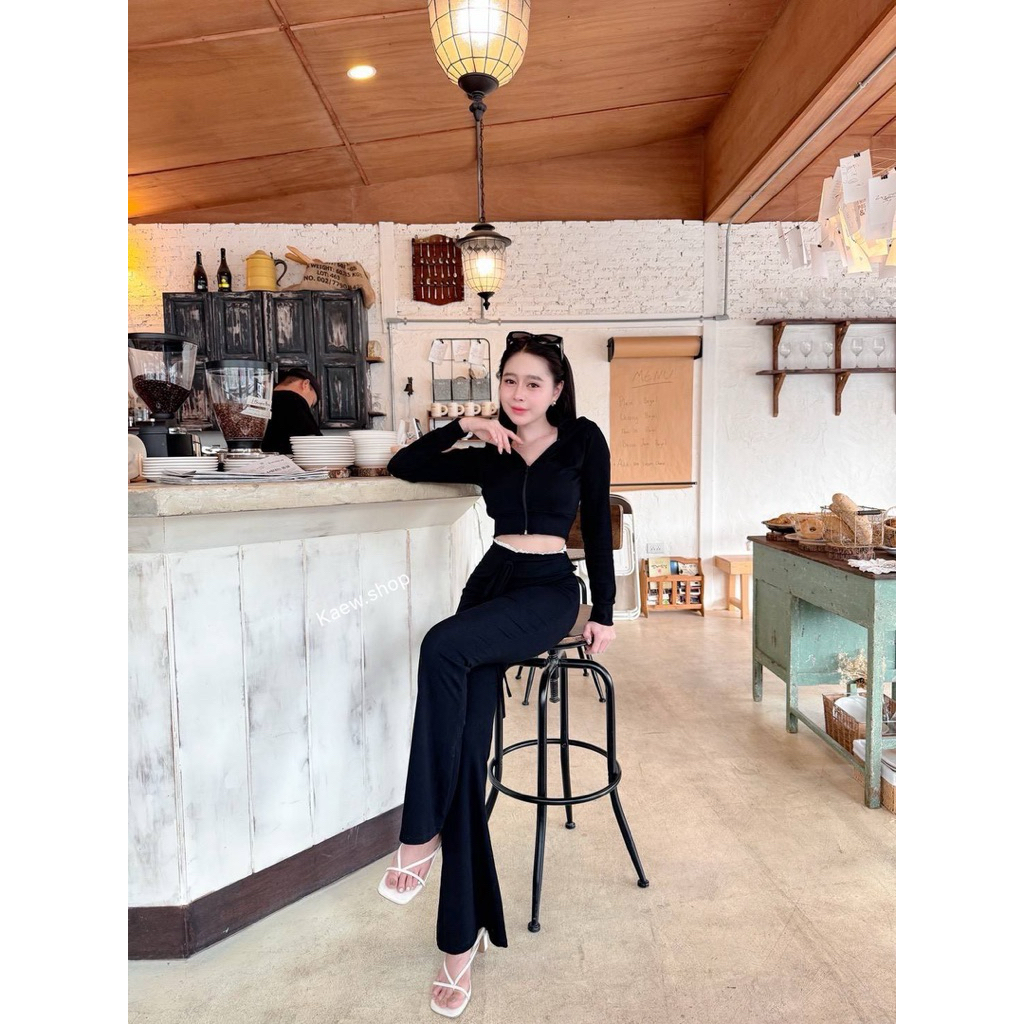 เซท 2 ชิ้น เสื้อครอปแต่งหูน้อลแมว (แมวน้อย)มีซิปหน้า กางเกงขาม้าเอวแต่งขอบลูกไม้สุดฮิต - รูปที่ 4