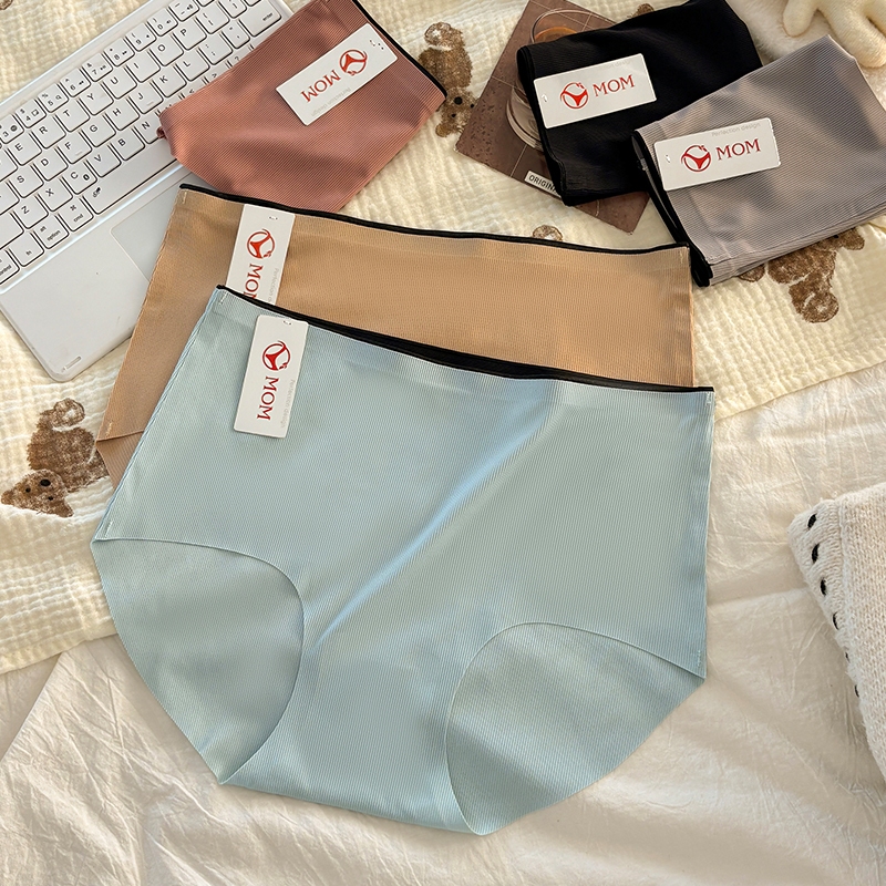 กางเกงในผู้หญิงเนื้อผ้า ไอซ์ซิลค์ (Ice Silk) ให้สัมผัสเย็นสบาย นุ่มลื่น ใส่แล้วไม่อึดอัด ระบายอากาศได้ดี 0027