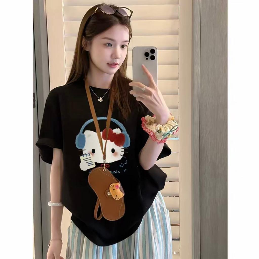 A004 เสื้อยืดแขนสั้นลายการ์ตูน Hello Kitty สีดำ สำหรับผู้หญิง  ฤดูร้อน ใหม่ หลวม เสื้อยืดยอดนิยมแขนสั้น【ส่งจากไทย】📞
