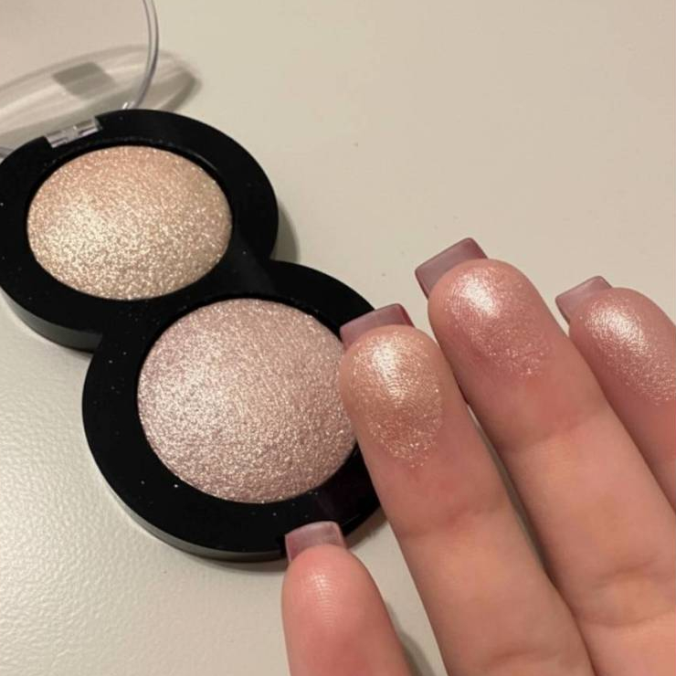 ไฮไลท์ ANYLADY oh la la พาเลทไฮไลท์ใบหน้าฉ่ำเงามีมิติ No.8310