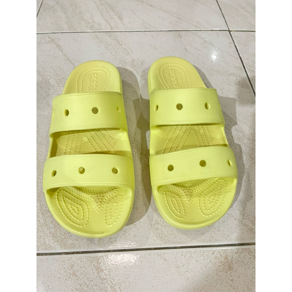 crocs comfort m7w9 size 40 ของแท้ สีเหลืองมะนาวอ่อนพาสเทล