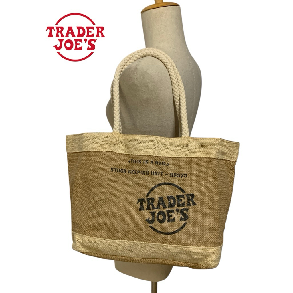 TRADER JOE’S jute with a waterproof inside tote bag สภาพดี