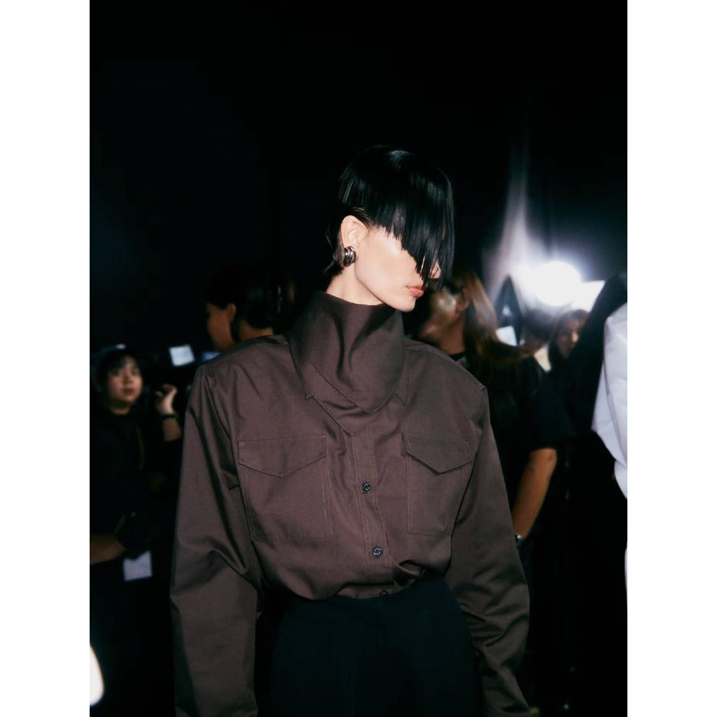 NICHP : The Silent Flow Collection : Piera top พร้อมผ้าพันคอ หรือ ไม่เอาผ้าพันคอก็ได้ ทำจากผ้าโพลีเอสเตอร์