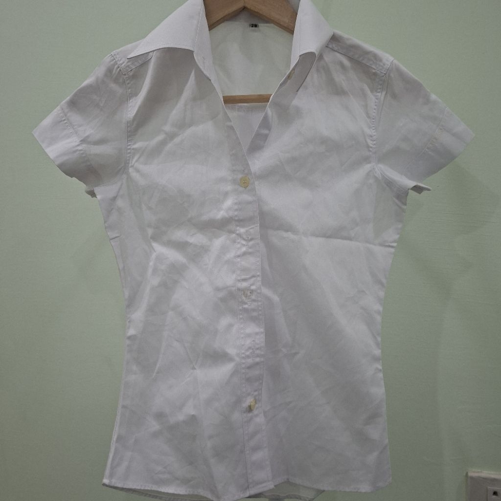 DEC02 เสื้อนักศึกษา แขน-หลัง สามเหลี่ยม อก 28×ย20 นิ้ว มือหนึ่ง