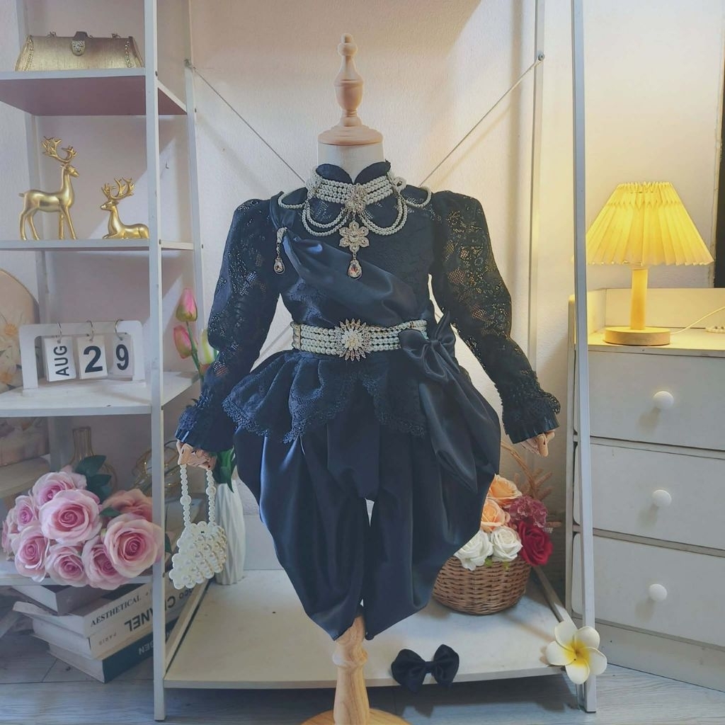 ชุดไทยแม่คำดวง ชุดไทยเด็กหญิง ได้เสื้อ+ผ้าพาด กลัดโบว์ +โจงกระเบนชุดไทยสุดหรู 🌟 แถมกิ๊บโบว์ติดผม(ไม่รวมเครื่องประดับ)