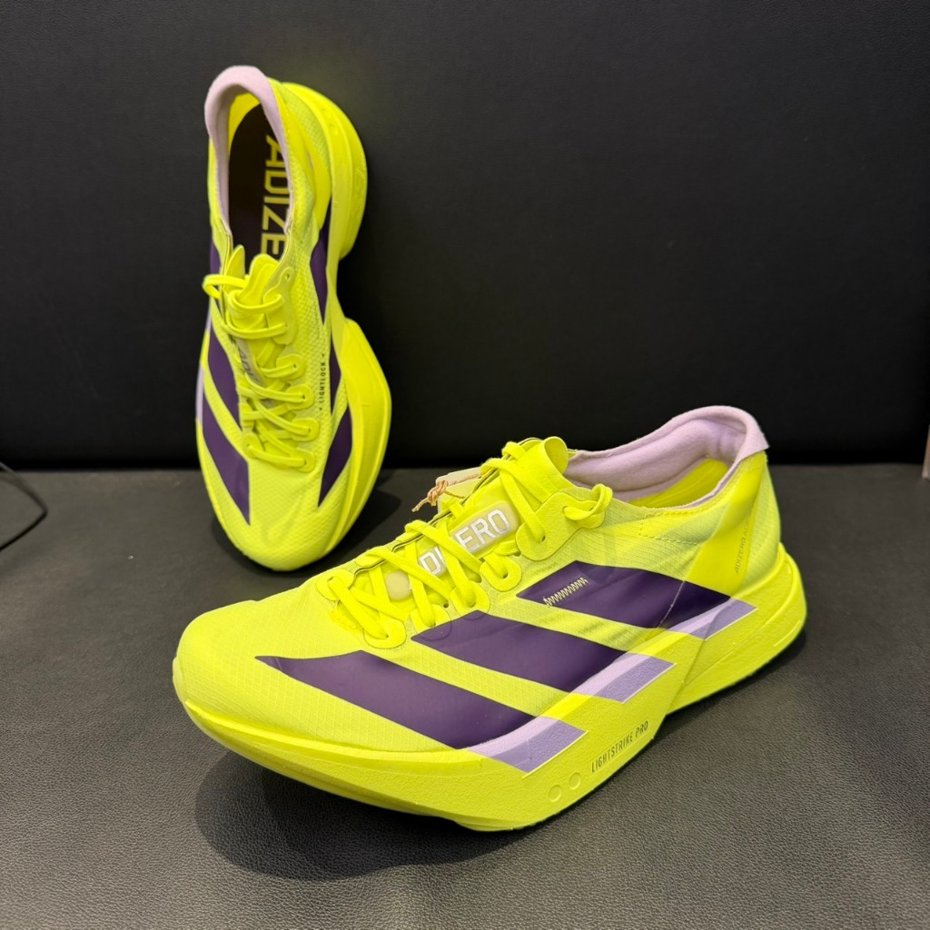 Adios Pro 4 ผู้ชาย สี เหลืองม่วง