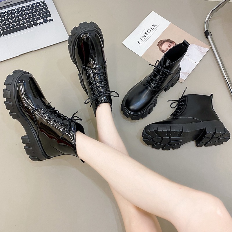 รองเท้าบูทผู้หญิงสุดเก๋ รองเท้าบูทหุ้มข้อสีดำสุดคลาสสิก พื้นหนากันลื่น น้ำหนักเบา สวมใส่สบาย