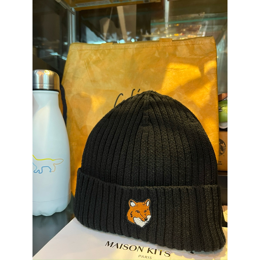 Maison Kitsune’หมวกไหมพรมบีนนี่