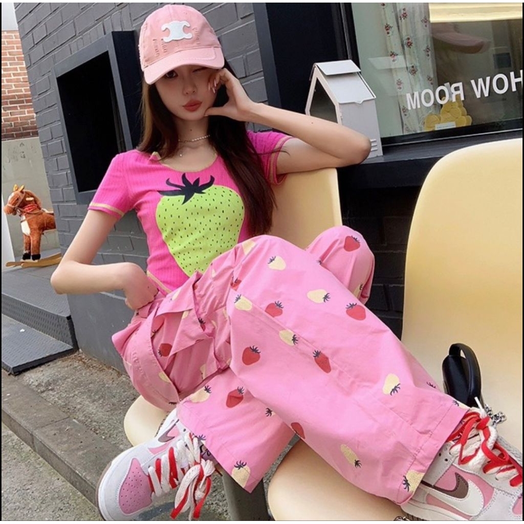 พร้อมส่ง(RD17)คอลเลคชั่นสตอเบอรี่ เสื้อสตอเบอรี่ กางเกงคาร์โก้สตอเบอรี่