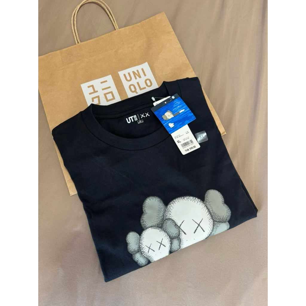 KAWS x Uniqlo UT ของแท้ พร้อมส่ง