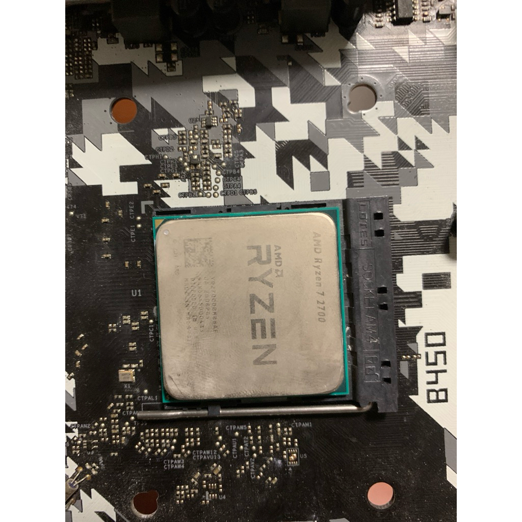 Cpu Amd ryzen 7 2700 มือสองใช้งานปกติ