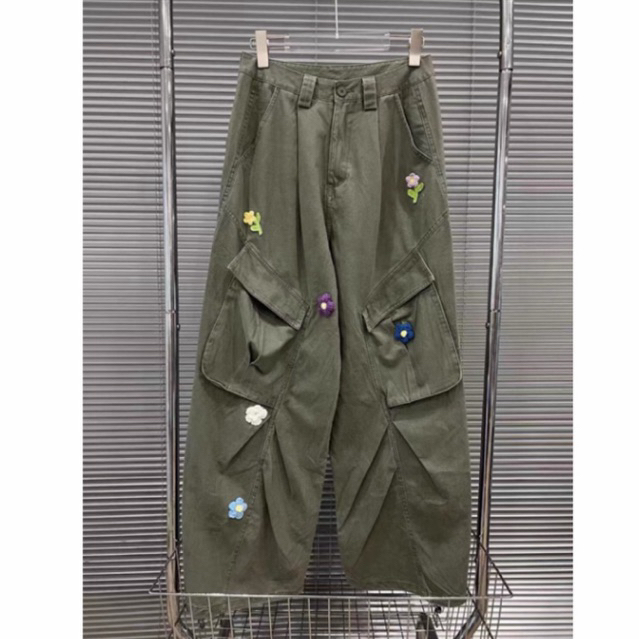 Khaki flower pants 🌸