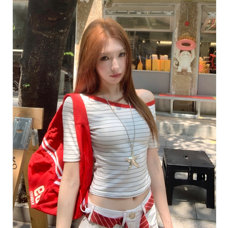 เสื้อยืดแขนสั้น เสื้อเปิดไหล่ ลายทางสีตัดกัน ทรงเข้ารูป เอวลอย ใส่เเล้วดูผอม #222381 - รูปที่ 5