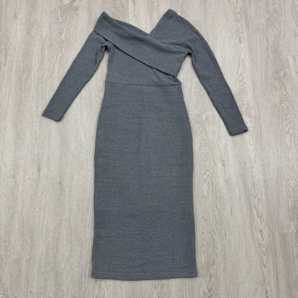 ส่งต่อ 🌷 เดรสปาดไหล่  XAACT 💯