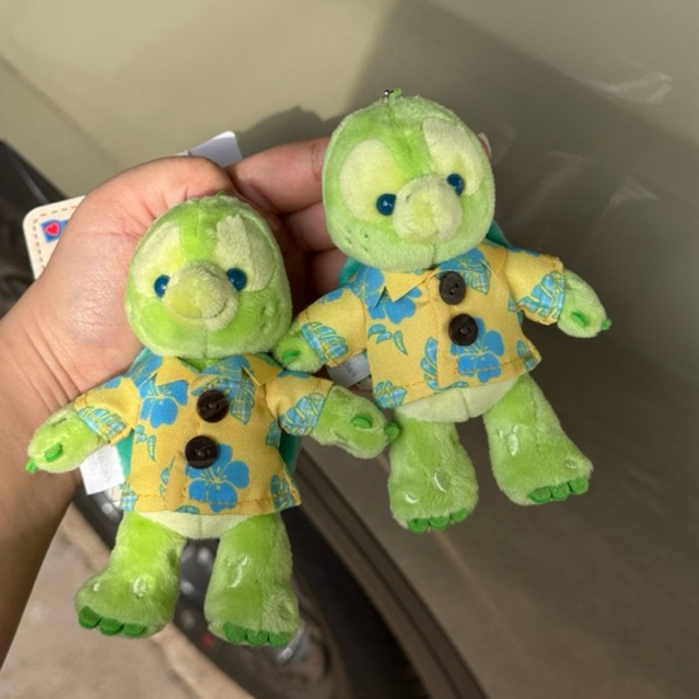 พวงกุญแจตุ๊กตาเต่าน้อยโอลูเมล (Olu Mel) ใส่เสื้อฮาวายจากญี่ปุ่น ของแท้ พร้อมส่งในไทย