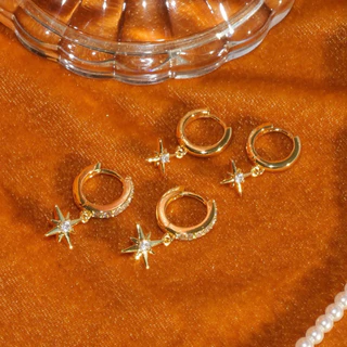 thelucy Classy star earrings ต่างหูห่วงรูปดาว
