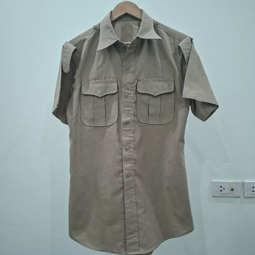 DEC28 เสื้อสีกากีผู้ชาย อก 38×ยาว 26 นิ้ว มือสอง