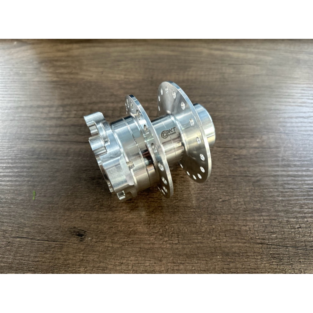 ดุมหน้าย่อ สนาม พร้อม สเปเซอร์ 3รู [DKT]