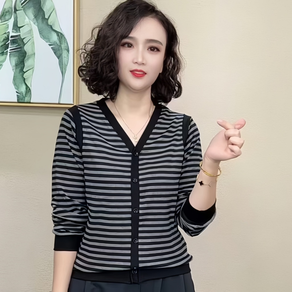 เสื้อยืดผู้หญิงแขนยาวฤดูใบไม้ผลิฤดูใบไม้ร่วงและฤดูหนาวเสื้อ  ลายทางลำลองคอวีปกปิดเนื้อและบางชุดแม่เสื้อวัยกลางคนและผู้สู