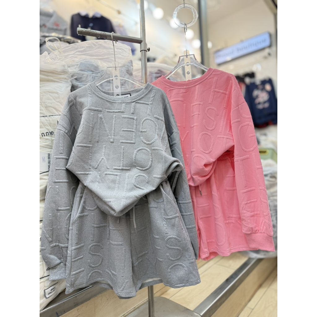 New collection ชุดเซ็ทเสื้อแขนยาว+กางเกงขาสั้น งานปั้มนูน ฟอนต์ภาษาอังกฤษ