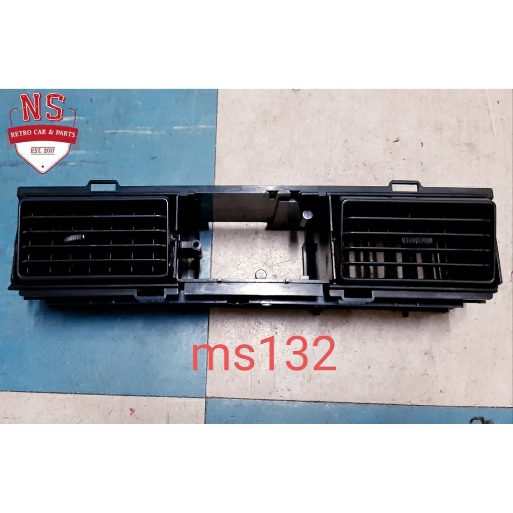 ช่องแอร์กลาง toyota crown ms132 สินค้ามือสอง