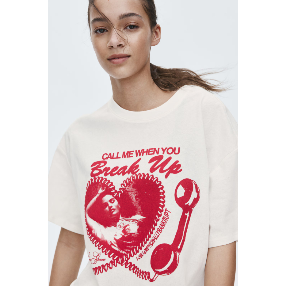 H&M(เอชแอนด์เอ็ม) เสื้อยืดพิมพ์ลายแบบโอเวอร์ไซส์ Women Oversized printed T-shirt 1296052_5