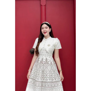 PIRA DRESS เดรสผ้าฝ้ายสีขาว อัดกาวทั้งชุด แต่งคอจีน