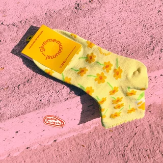 blooming socks ถุงเท้าข้อกลาง ลายดอกไม้ สีสันสดใส givememuseums