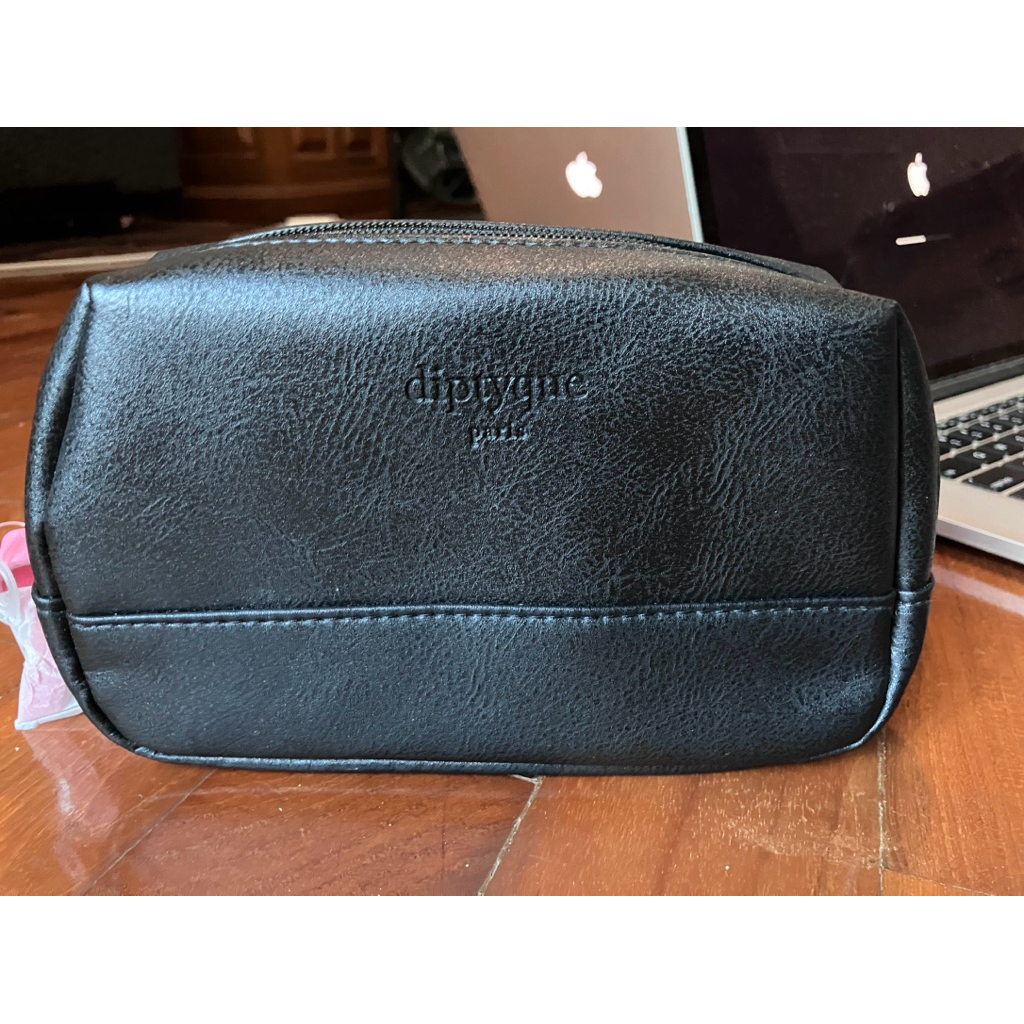 Qatar Airways DIPTYQUE Business class Amenity kit ใหม่ยังไม่ได้แกะ