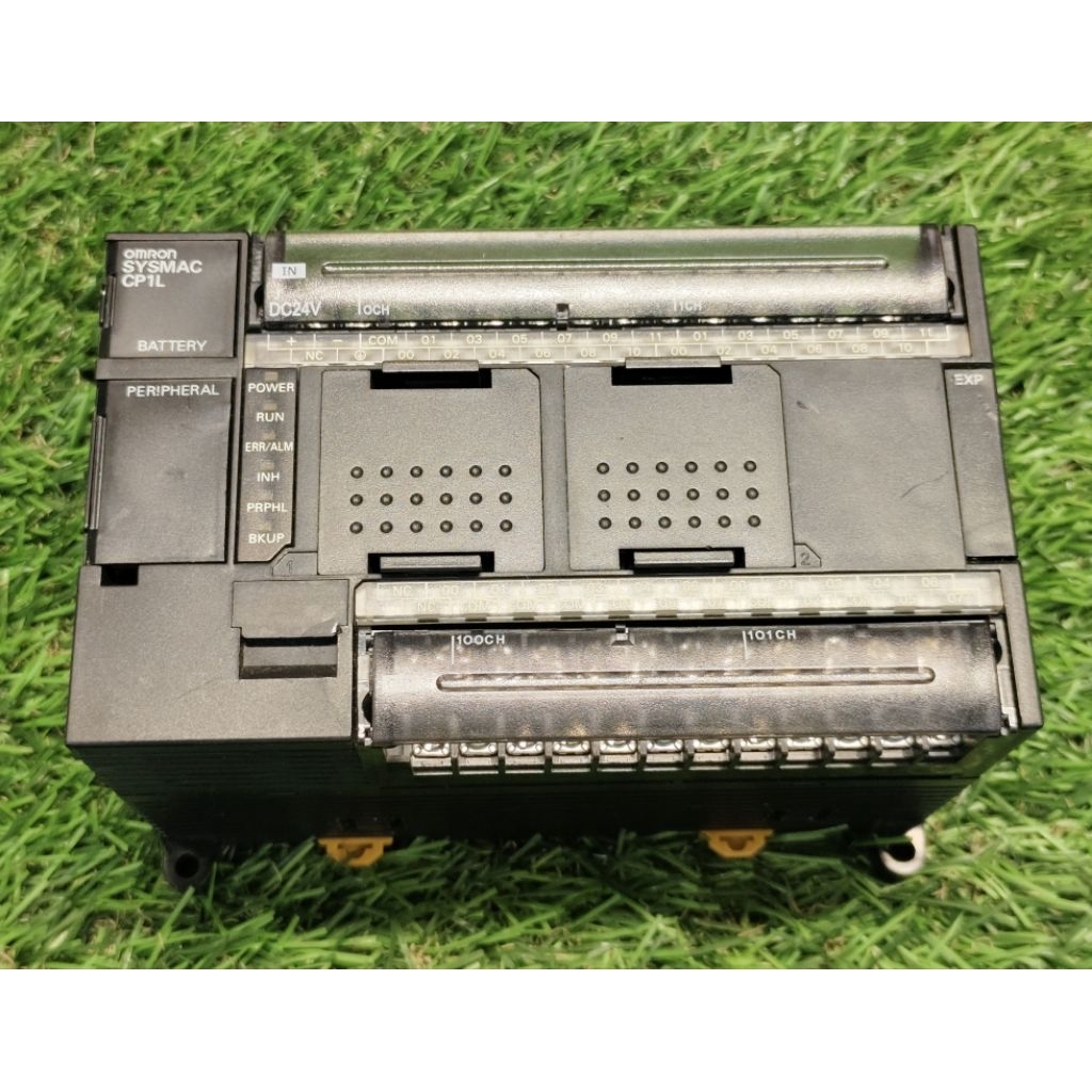 PLC CP1L-M40DT-D  OMRON. มือสอง   2 แบบ CP1W-CIF01