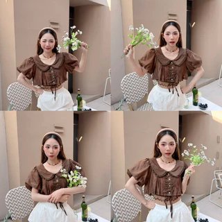 BY IRA (00016)Lokasunder Top เสื้อครอปแขนตุ๊กตา ครอปลูกไม้ คอบัว แต่งดกระดุมน่ารักๆ ชายเสื้อแต่งลูกไม้